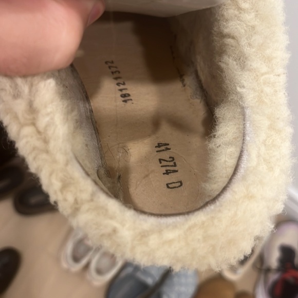 Size 41 golden goose slides with fur great condition. W/BOX Original price $1025 - Picture 12 of 12